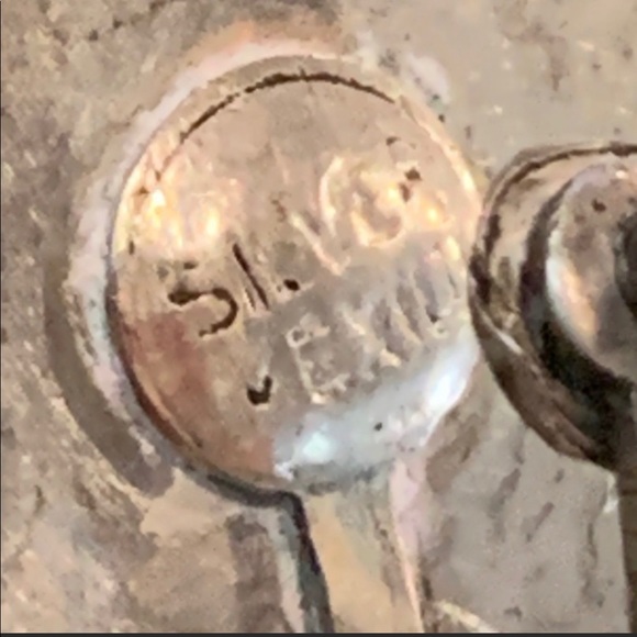 Vintage Art Deco Artisan Silver and Onyx Screw Back Earrings - Picture 10 of 10